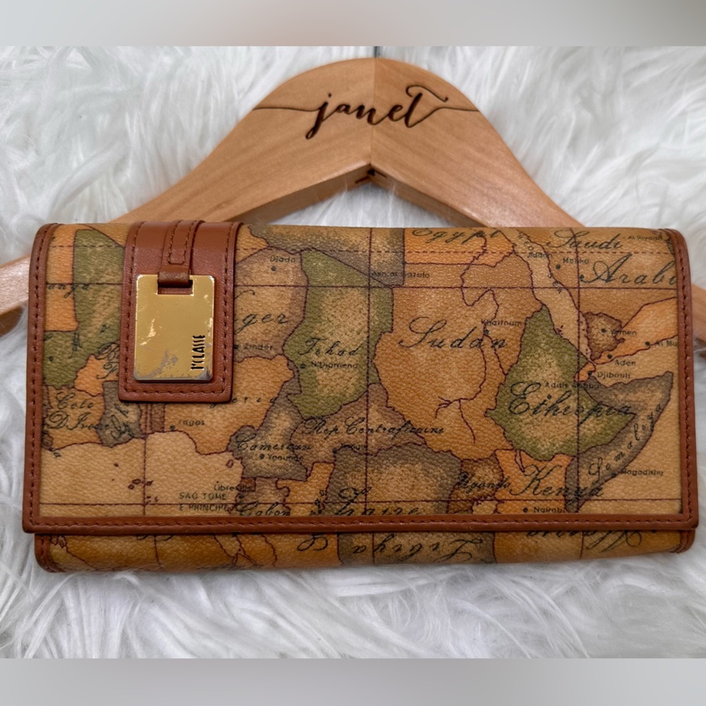 Good condition! Alviero Martini Map wallet!